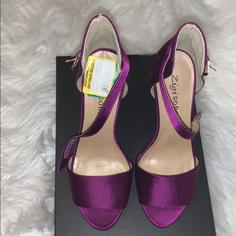 Size 5.5 Zigi Soho pump sandals
